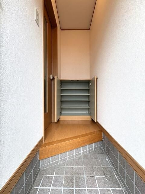 愛甲郡愛川町半原のアパートの玄関