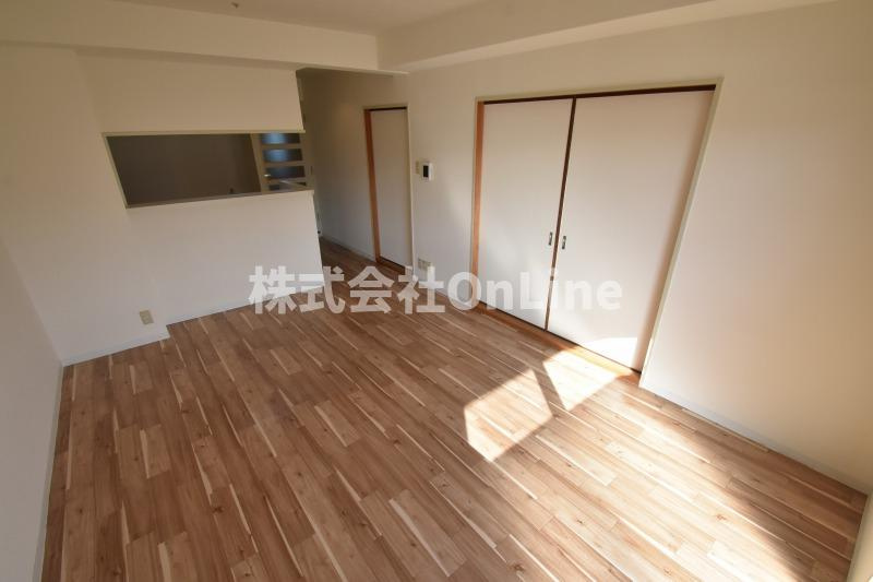 東大阪市今米１丁目の賃貸マンションの居間・リビング