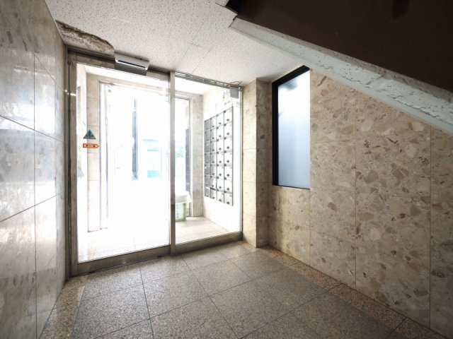 大阪市西区新町１丁目の賃貸マンションのロビー