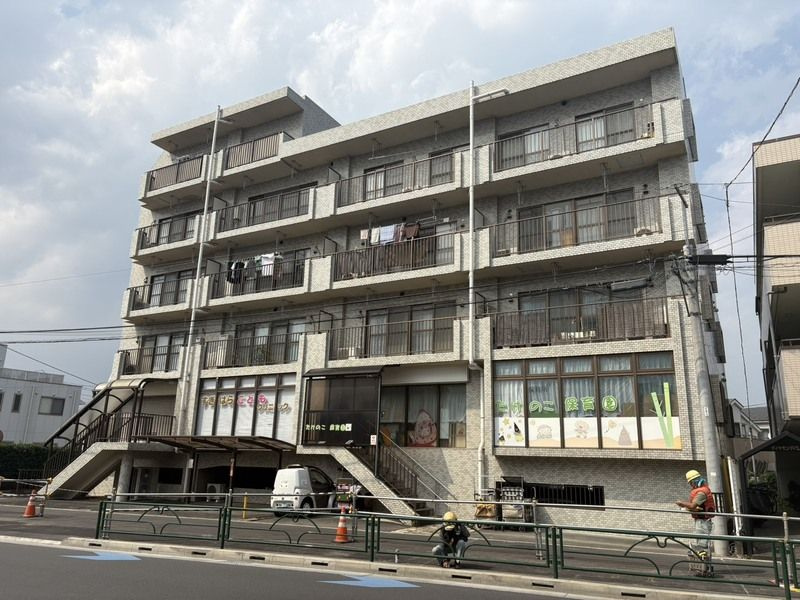 サンロイヤル西原のエントランス