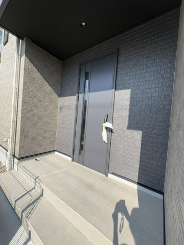 第１須磨区若草町3　新築戸建ての玄関