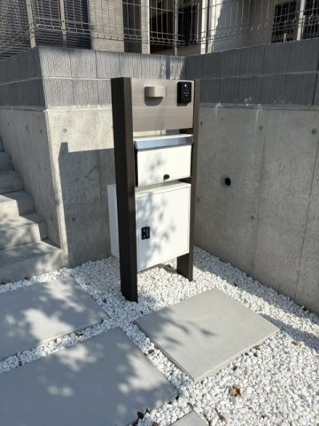 第１須磨区若草町3　新築戸建ての駐車場|宅配BOX
