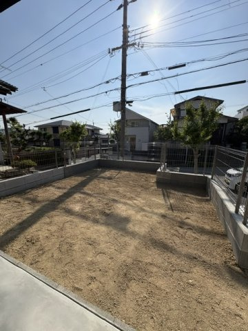 第１須磨区若草町3　新築戸建ての庭|リビングからお庭へ