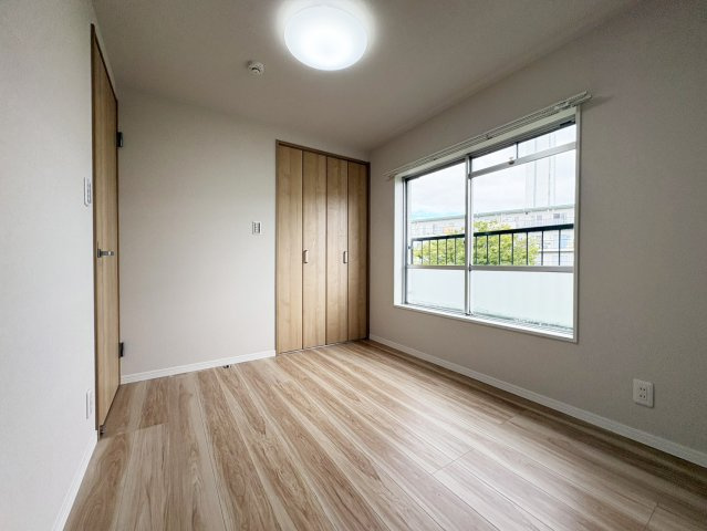 富田第二住宅62号棟　の洋室|洋室（５.３帖）です。