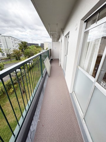 富田第二住宅62号棟　のバルコニー|お洗濯にも便利なバルコニー付き