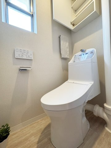 富田第二住宅62号棟　のトイレ|落ち着いた色調のトイレです。