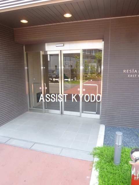 リージア経堂イーストプレイスのエントランス