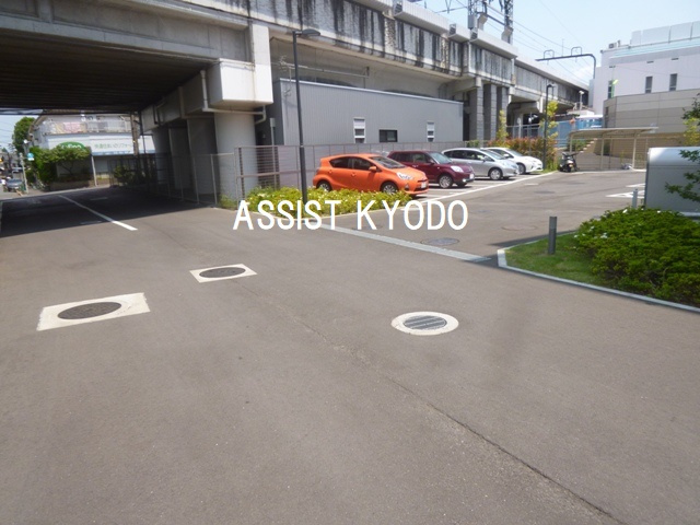 リージア経堂イーストプレイスの駐車場
