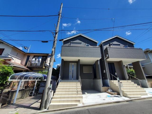川崎市多摩区菅北浦４丁目の一戸建ての外観