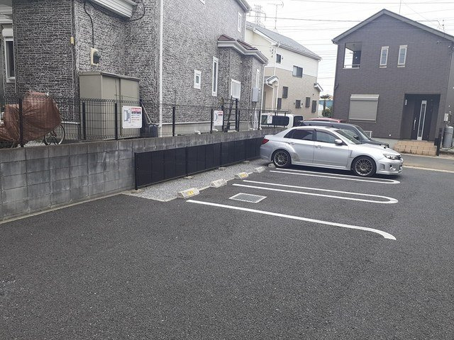 ウエストサニーガーデンの駐車場
