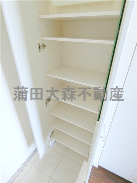 ウィステリア大森山王の設備|玄関収納　シューズBOX