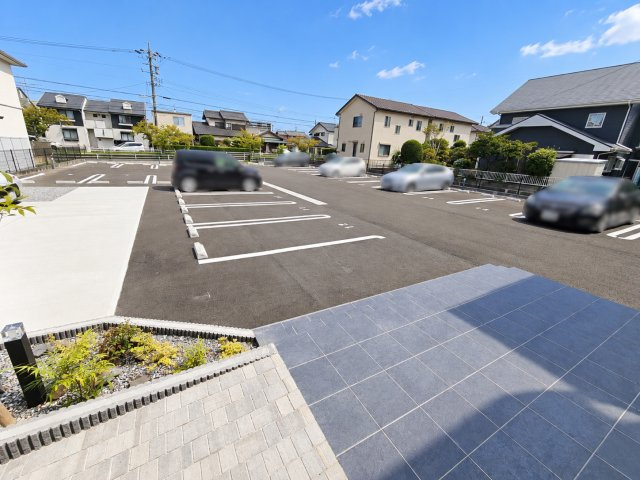 エクストラの駐車場
