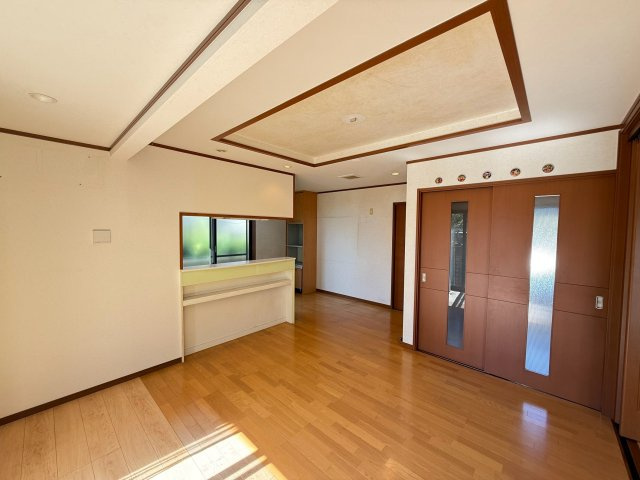 上賀茂岡本町戸建の居間・リビング