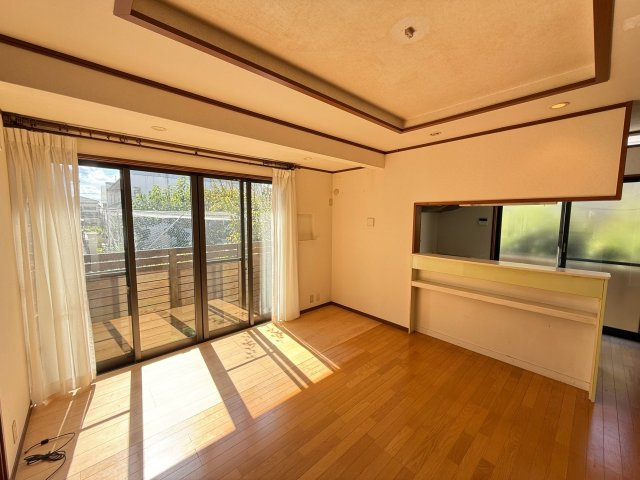 上賀茂岡本町戸建の居間・リビング