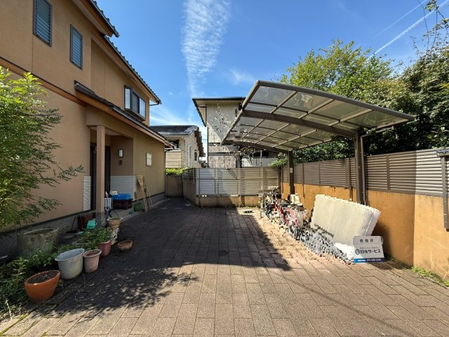 上賀茂岡本町戸建の駐車場