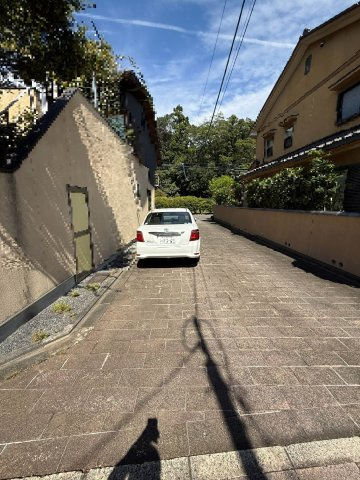 上賀茂岡本町戸建の前面道路含む現地写真