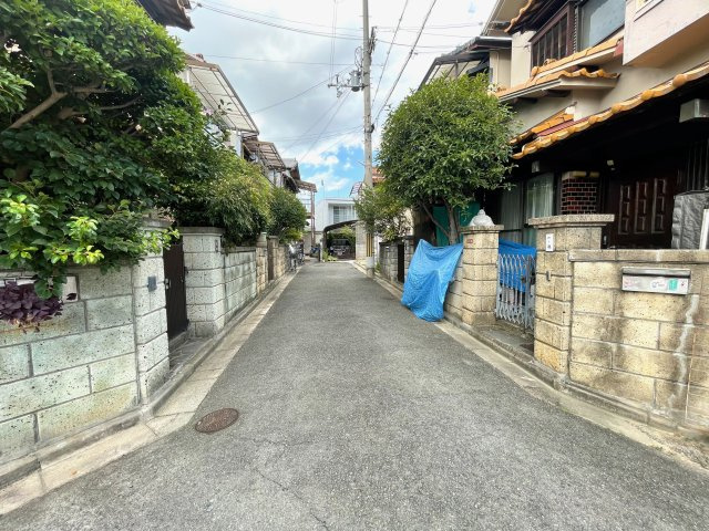 枚方市宇山町　土地の前面道路含む現地写真