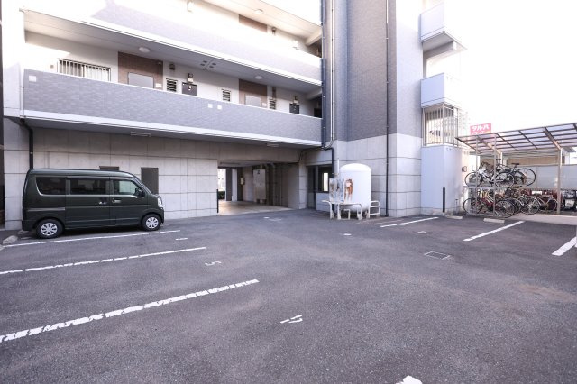 アヴァンセ片野グランデのエントランス