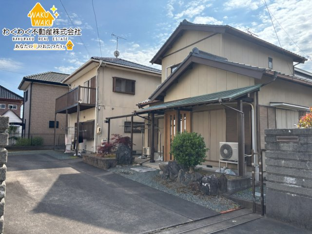中古戸建の前面道路含む現地写真