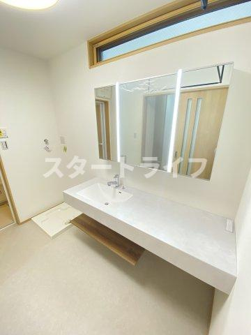 大阪市淀川区東三国２丁目の一戸建ての洗面所