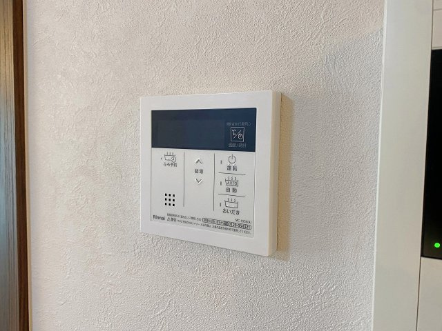 ヴィルヌーブ大宮の発電・温水設備|いつでも温かいお湯に浸かれる便利な追い焚き機能付きバスルームです。生活リズムの異なるご家族でも好きな時間に快適な入浴が楽しめ、節水にも貢献してくれる嬉しい設備です。