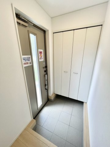 クレイドルガーデン姫路市広畑区西蒲田第１８の玄関