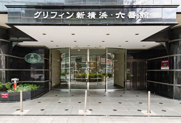 グリフィン新横浜・六番館のエントランス