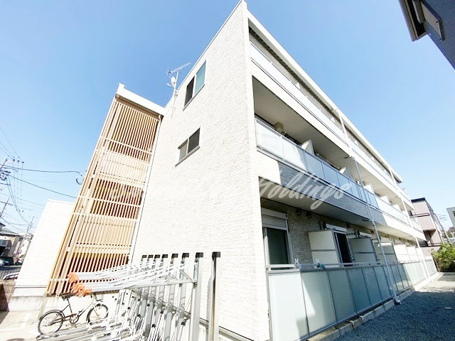リブリ・グランシャリオの外観|鉄骨造3階建てマンション♪