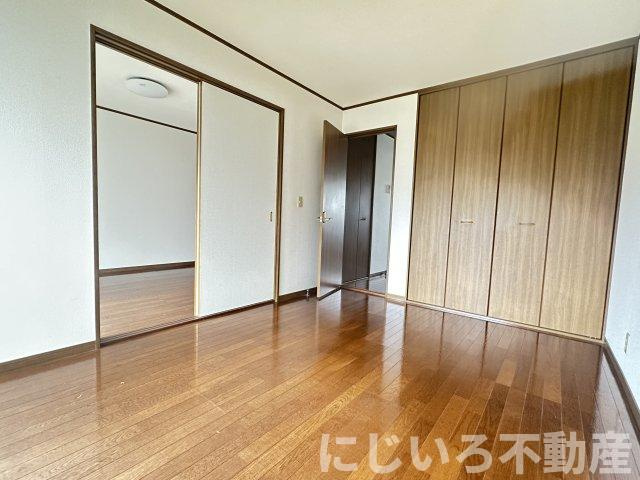 YBハウスの居間・リビング