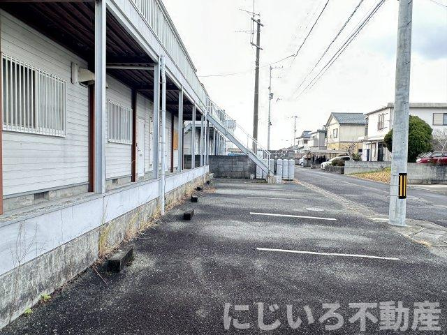 YBハウスの駐車場