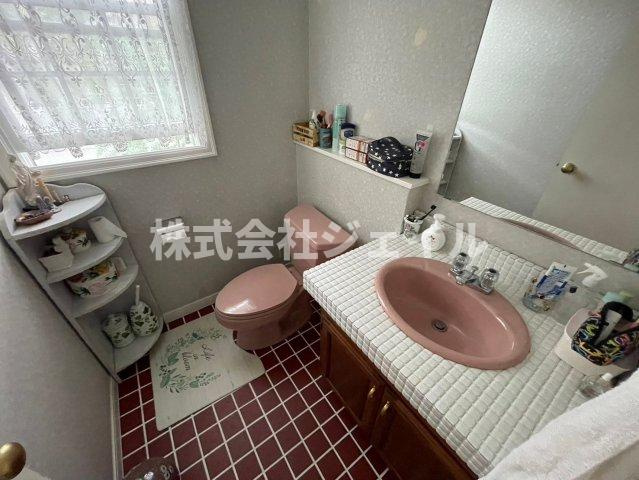 岡場駅徒歩７分の輸入住宅のトイレ