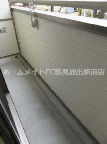 大阪市城東区永田４丁目のアパートのバルコニー