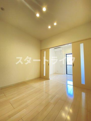 大阪市東淀川区東中島２丁目のアパートの居間・リビング