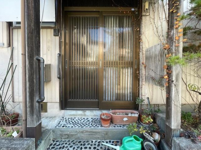 高知市高須新町２丁目の中古一戸建の玄関|省スペースな横開きの玄関◎