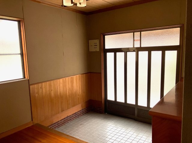境港市中野町　中古住宅の玄関