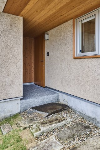 茅ヶ崎市香川２丁目　中古戸建の玄関