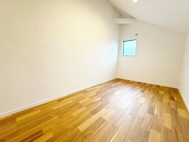 香里ケ丘４の洋室|２面採光の明るいお部屋♪(2026年9月撮影)