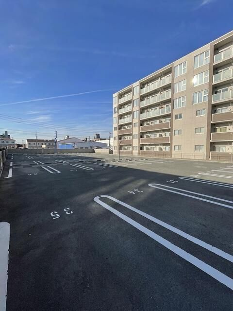 グラン　クレールの駐車場