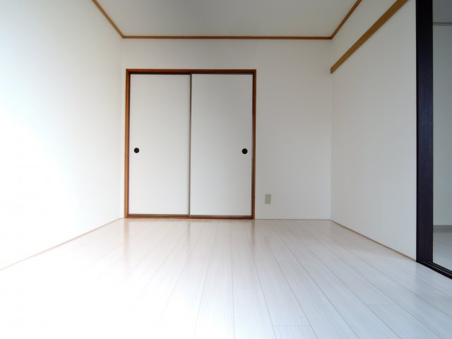 プチハイム高西の洋室