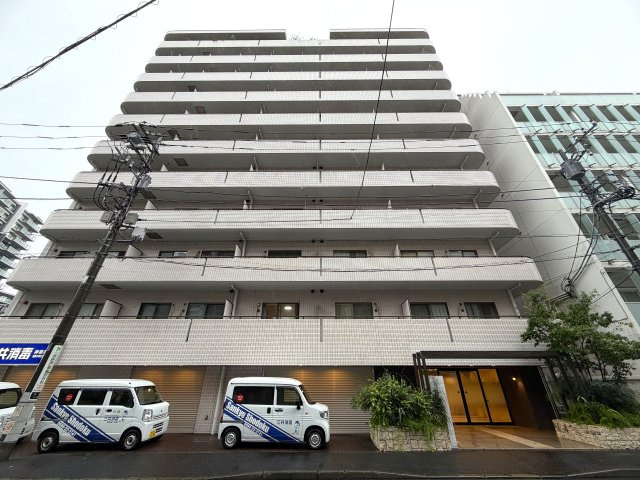 晴れてても台風の日でも徒歩２分は揺るがない！外観も内装もキレイで気持ち良さも全開に！引渡し後の室内トラブルにも対応し、安心も兼ねそろえた横浜駅１１分でもある『ピュアシティ横浜５』リノベーションの外観|外観もきれいです