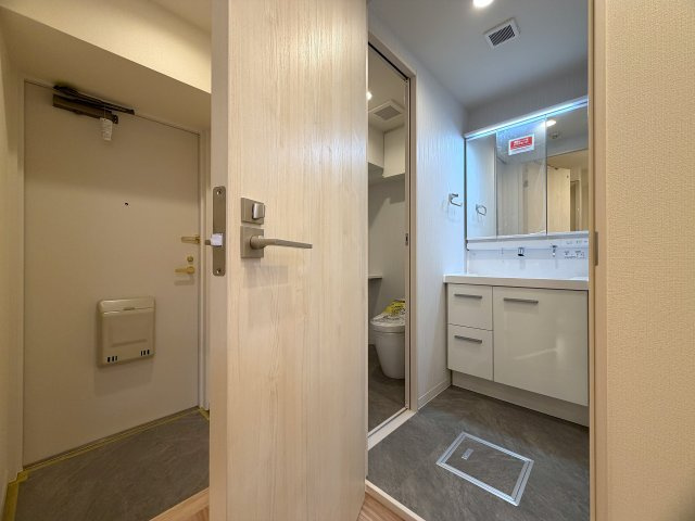晴れてても台風の日でも徒歩２分は揺るがない！外観も内装もキレイで気持ち良さも全開に！引渡し後の室内トラブルにも対応し、安心も兼ねそろえた横浜駅１１分でもある『ピュアシティ横浜５』リノベーションの内装|過ごしやすい室内です