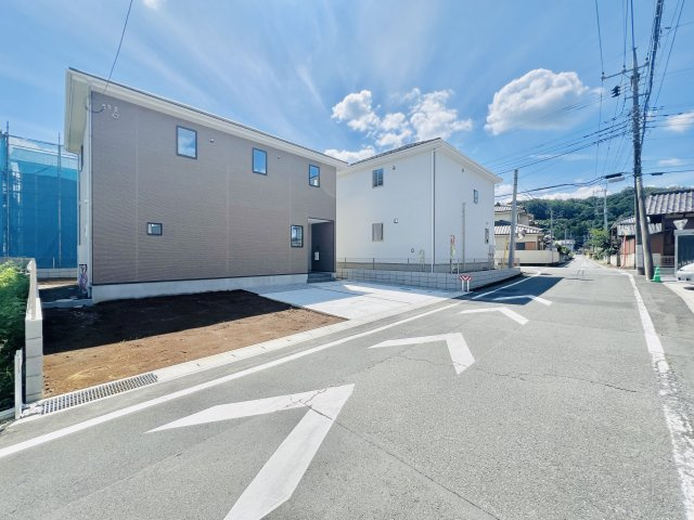 高崎市乗附町の前面道路含む現地写真|閑静な住宅街で駐車も焦らずに◎