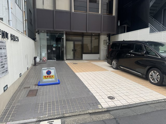 平河町伏見ビルの駐車場