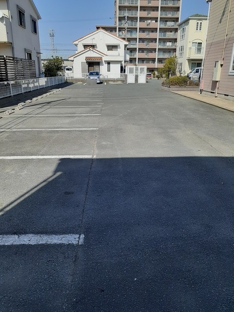 アリエース Bの駐車場
