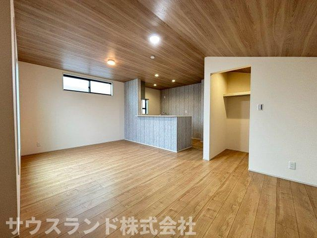 八王子市並木町～全９棟～の居間・リビング
