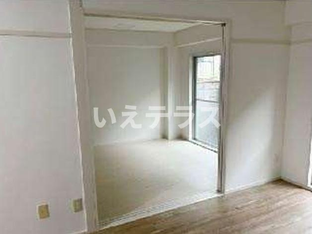 楠マンションの洋室