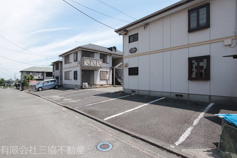 フレグランス美杉台Aの外観|敷地内駐車場1台分付き