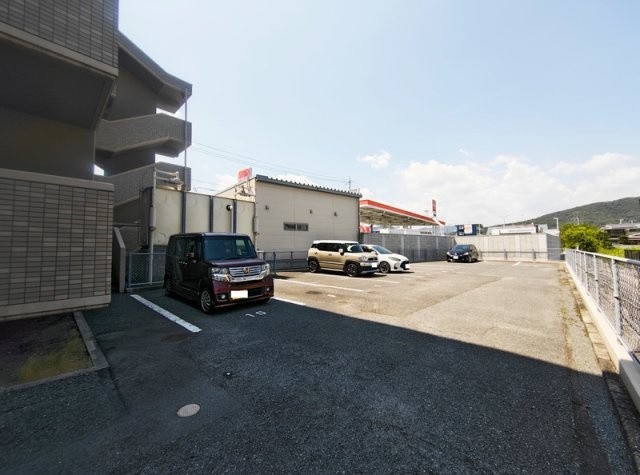 スカール中井の駐車場