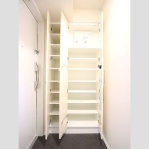 プラウドフラット浅草橋の玄関|シューズボックス