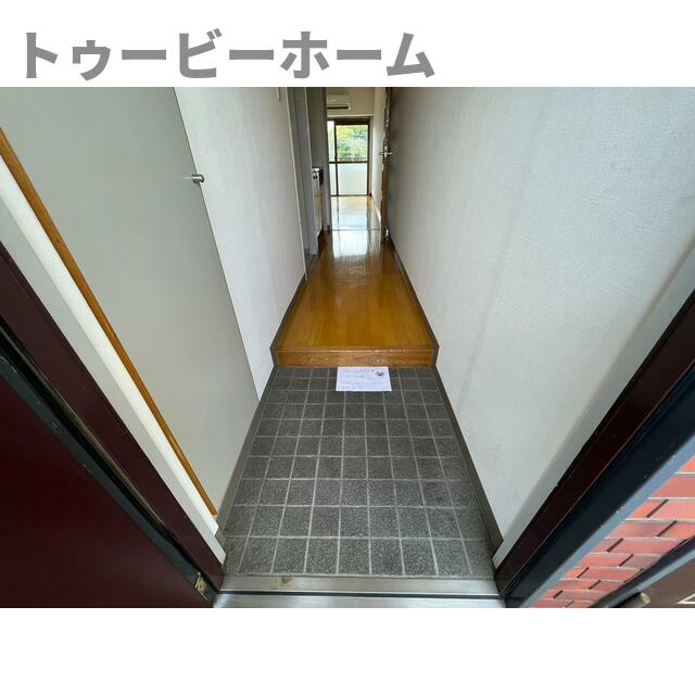 レジデンス１０６の玄関|明るい玄関です